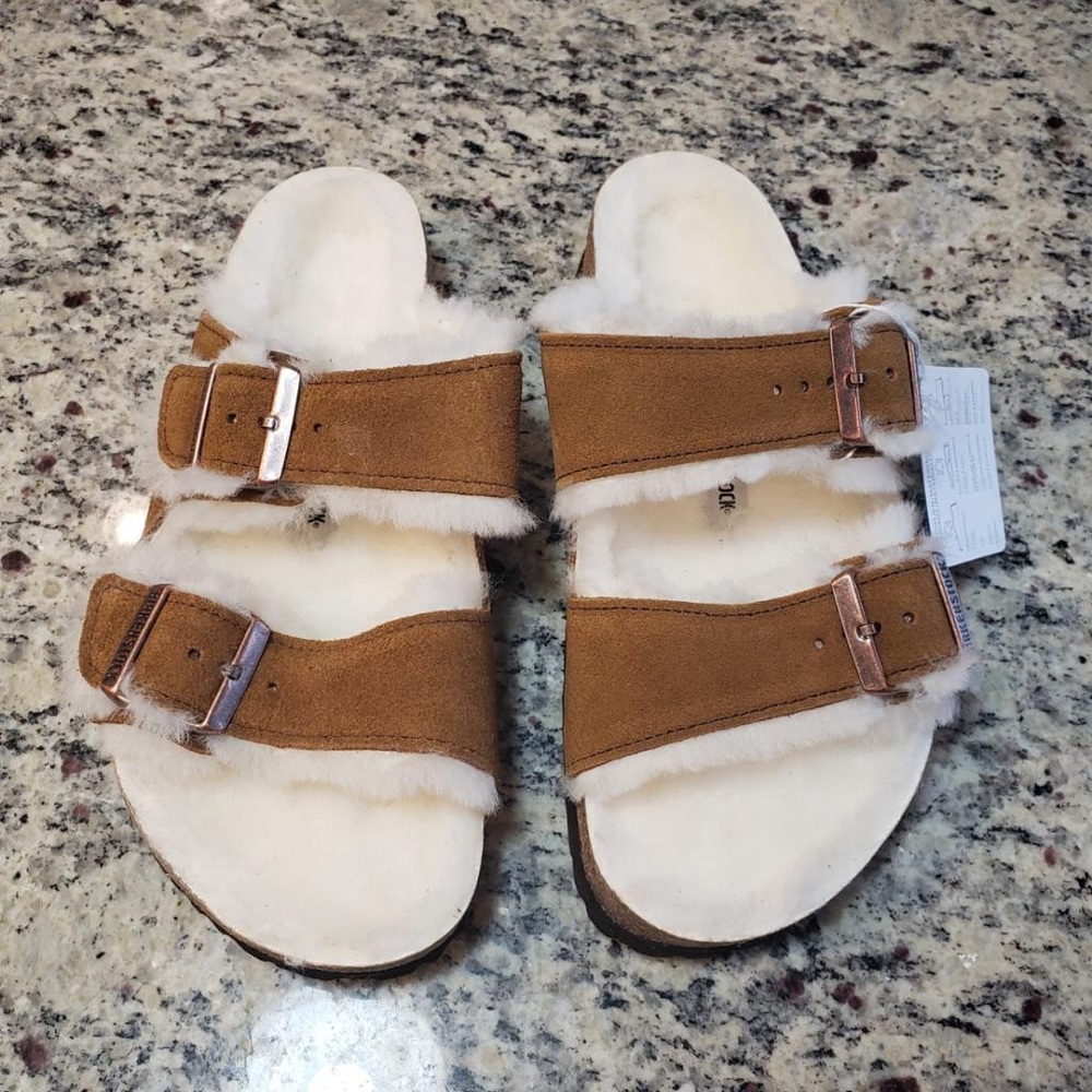 ✨Birkenstock Arizona Shearling Sandal in Tan✨ - Picture 2 of 13